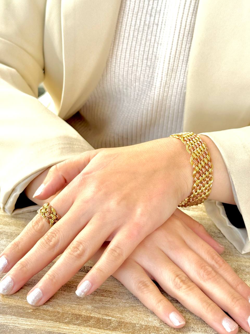 Golden Weave Set - طقم النسيج الذهبي